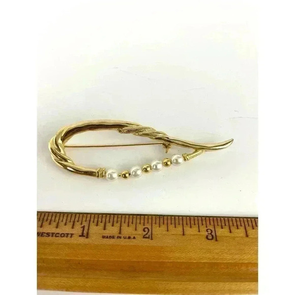 Faux Pearl Bead Brooch Pin Long Twisted Design VTG Gold Tone Metal - Picture 2 of 8